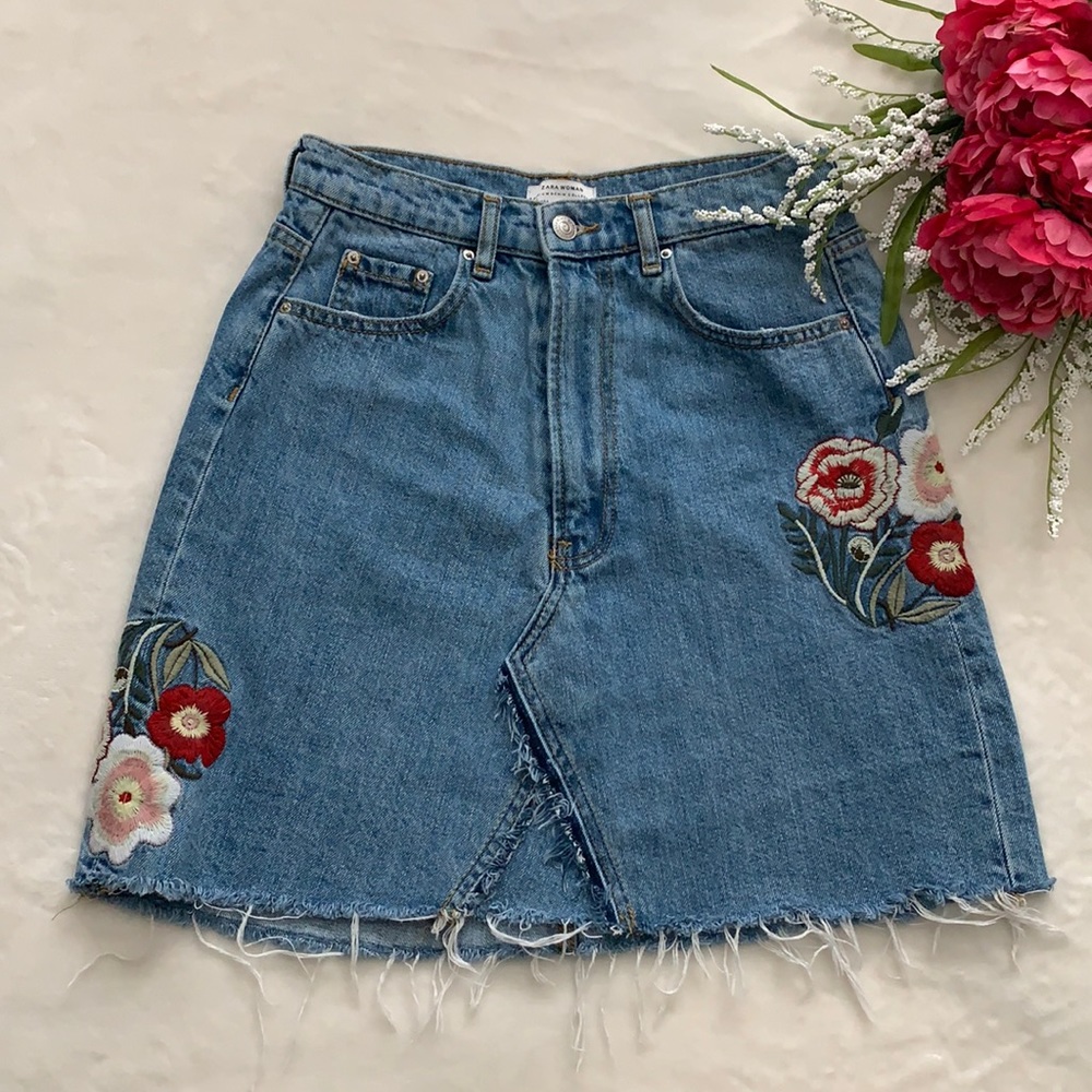 ZARA Woman Embroidered Denim Skirt, Small